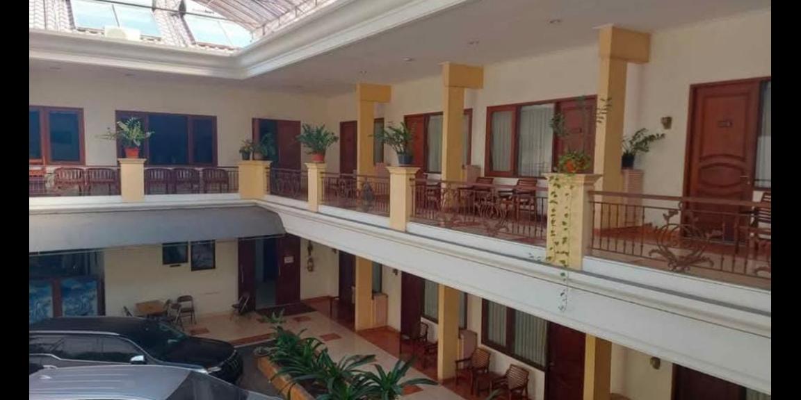 For Sale Guest House / Home Stay Lokasi Strategis di Kertajaya Indah Surabaya For Sale Guest House / Home Stay Lokasi Strategis di Kertajaya Indah Surabaya