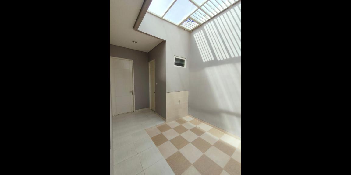 Rumah Baru Minimalis Modern Lokasi Strategis Tengah Kota di Manyar Tirtoyoso Surabaya Rumah Baru Minimalis Modern Lokasi Strategis Tengah Kota di Manyar Tirtoyoso Surabaya