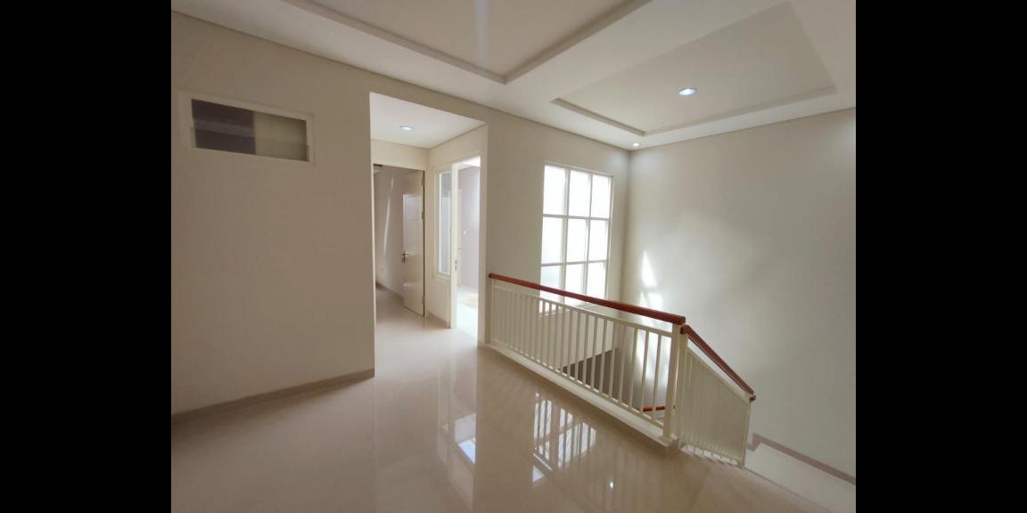 Rumah Baru Minimalis Modern Lokasi Strategis Tengah Kota di Manyar Tirtoyoso Surabaya Rumah Baru Minimalis Modern Lokasi Strategis Tengah Kota di Manyar Tirtoyoso Surabaya