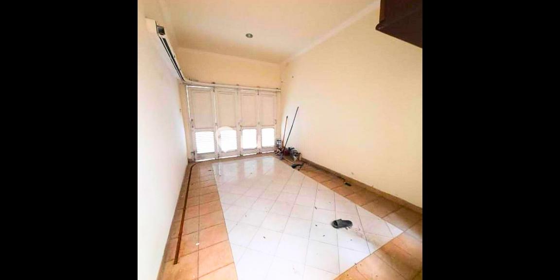 Dijual / Disewakan Rumah Full Renovasi Lokasi Tenggilis Surabaya Dijual / Disewakan Rumah Full Renovasi Lokasi Tenggilis Surabaya