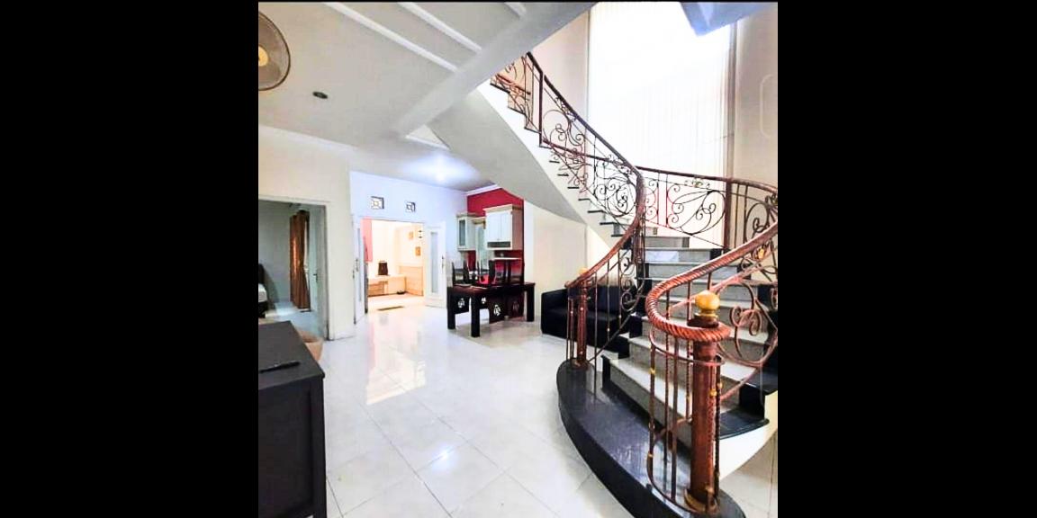 Dijual / Disewakan Rumah Full Renovasi Lokasi Tenggilis Surabaya Dijual / Disewakan Rumah Full Renovasi Lokasi Tenggilis Surabaya