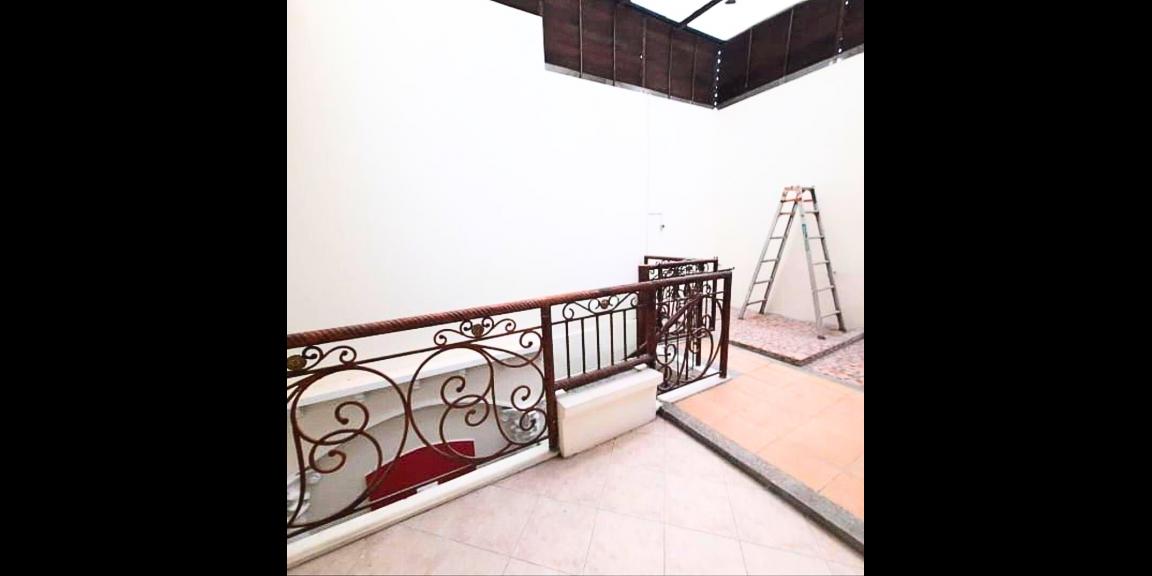 Dijual / Disewakan Rumah Full Renovasi Lokasi Tenggilis Surabaya Dijual / Disewakan Rumah Full Renovasi Lokasi Tenggilis Surabaya