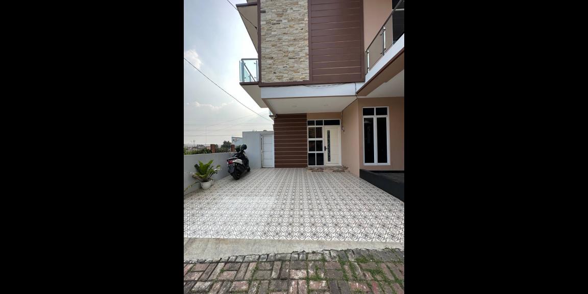 Rumah baru hook plus rooftop di Cibubur Jakarta Timur Rumah baru hook plus rooftop di Cibubur Jakarta Timur