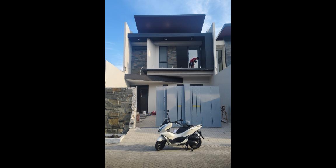 Rumah Modern 2 Lantai Baru Grees Lokasi Strategis di Manyar Jaya Surabaya Rumah Modern 2 Lantai Baru Grees Lokasi Strategis di Manyar Jaya Surabaya