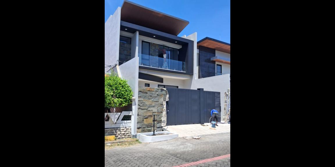 Rumah Modern 2 Lantai Baru Grees Lokasi Strategis di Manyar Jaya Surabaya Rumah Modern 2 Lantai Baru Grees Lokasi Strategis di Manyar Jaya Surabaya