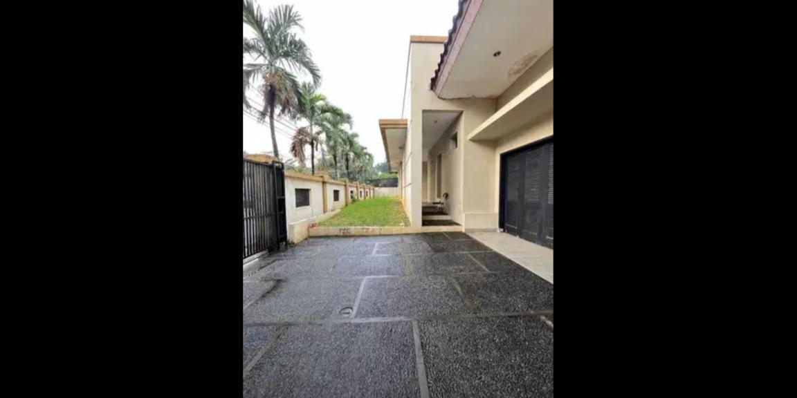 Dijual Rumah Luas Bagus di Perumahan Prestigious Villa, Jakarta Timur Dijual Rumah Luas Bagus di Perumahan Prestigious Villa, Jakarta Timur