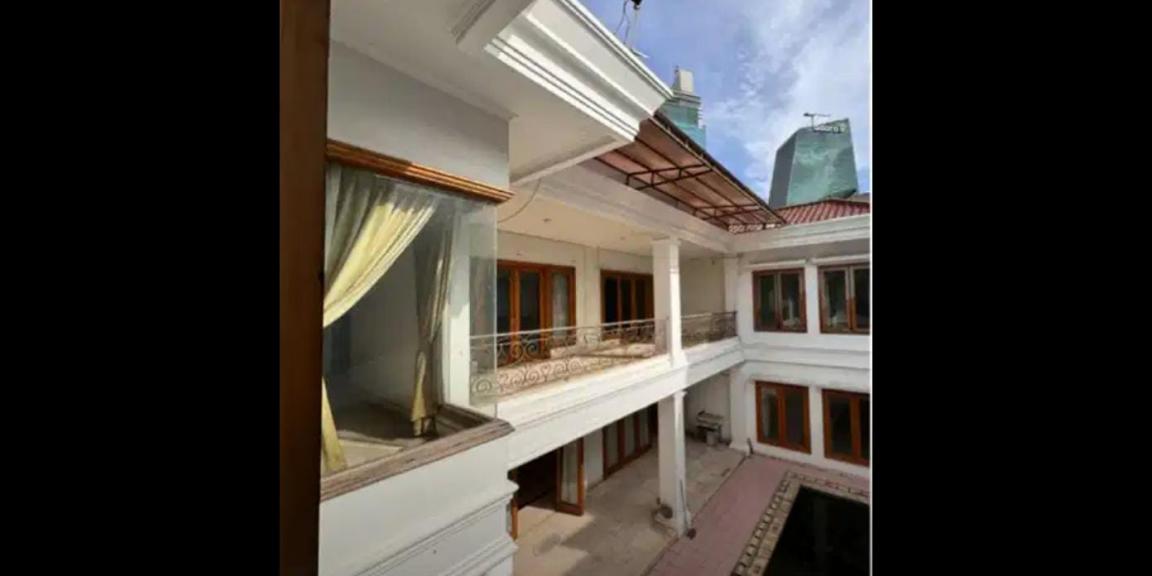 Dijual Rumah Luas Mewah di Kuningan, Jakarta Selatan Dijual Rumah Luas Mewah di Kuningan, Jakarta Selatan