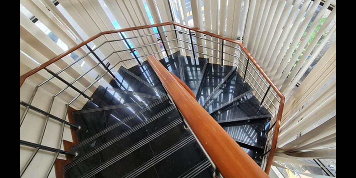 Dijual Gedung Kantor Siap Pakai di Boulevard Raya, Jakarta Utara Dijual Gedung Kantor Siap Pakai di Boulevard Raya, Jakarta Utara