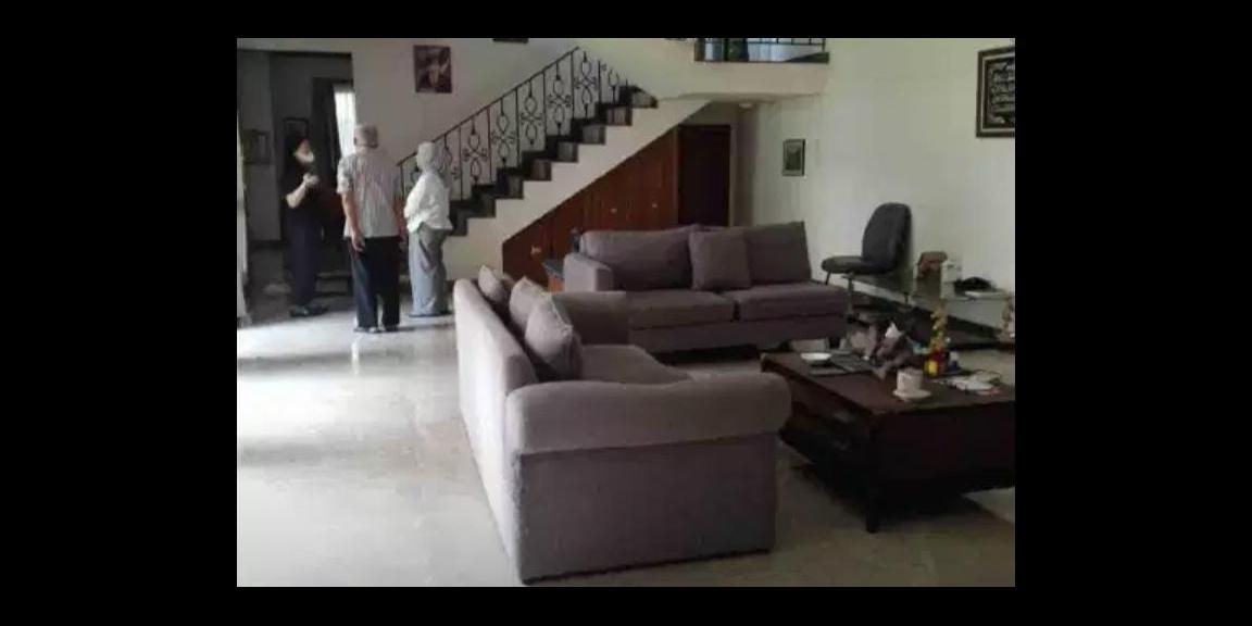 Dijual Rumah Luas SHM di Jalan Kemang, Jakarta Selatan Dijual Rumah Luas SHM di Jalan Kemang, Jakarta Selatan