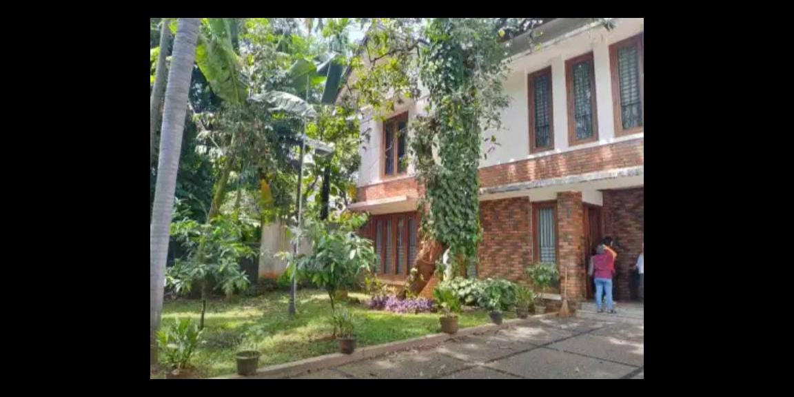 Dijual Rumah Luas SHM di Jalan Kemang, Jakarta Selatan Dijual Rumah Luas SHM di Jalan Kemang, Jakarta Selatan