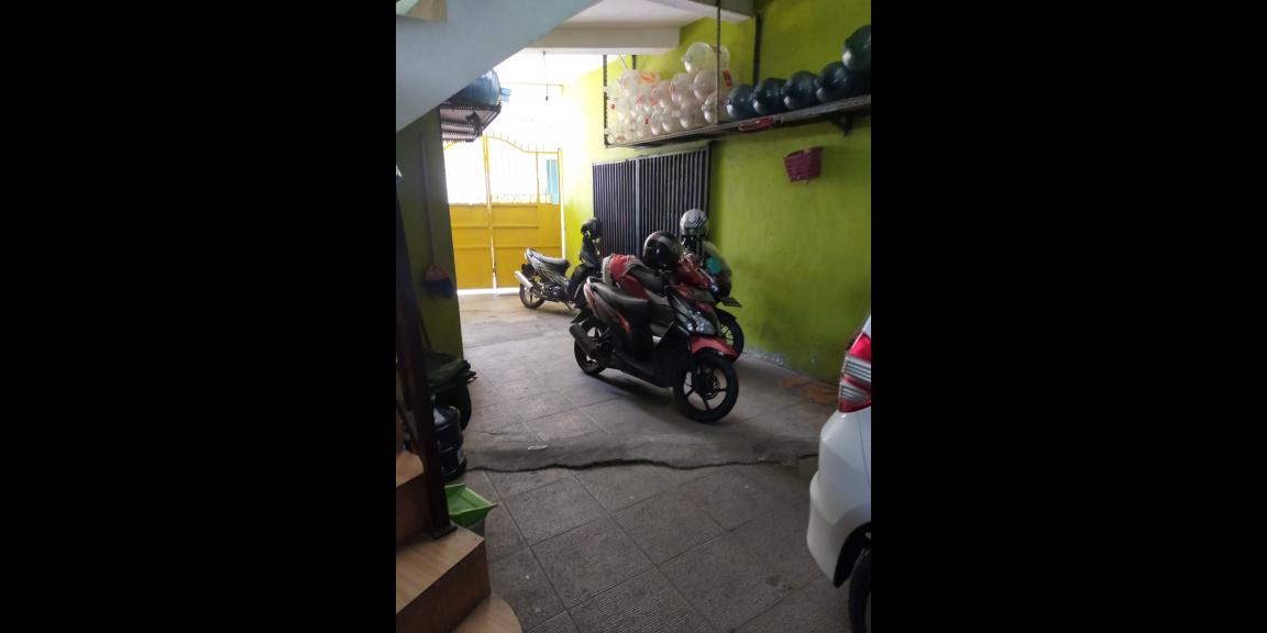 Rumah Induk dan 2 Toko Siap Huni Lokasi Jalan Pulo Wonokromo SUrabaya Rumah Induk dan 2 Toko Siap Huni Lokasi Jalan Pulo Wonokromo SUrabaya