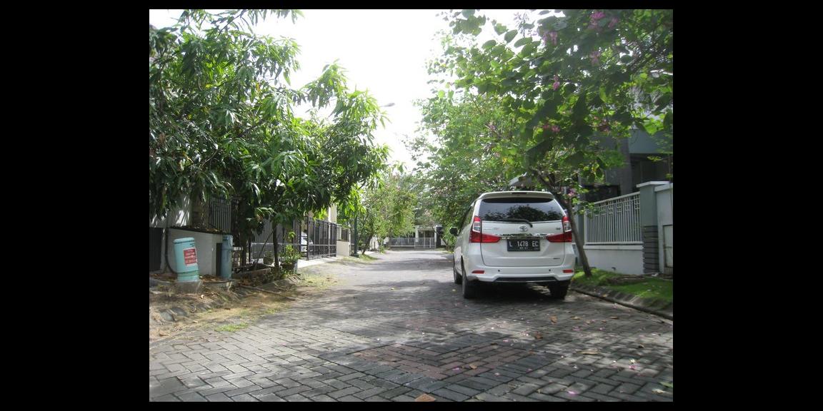 Rumah Central Park Ahmad Yani Surabaya - Great Location, Cosy & Secure. Rumah Central Park Ahmad Yani Surabaya - Great Location, Cosy & Secure.