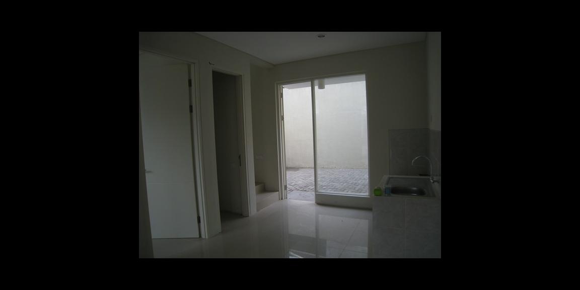 Rumah baru 2 lantai, Citraland North West Park., Pakal, Surabaya. Rumah baru 2 lantai, Citraland North West Park., Pakal, Surabaya.