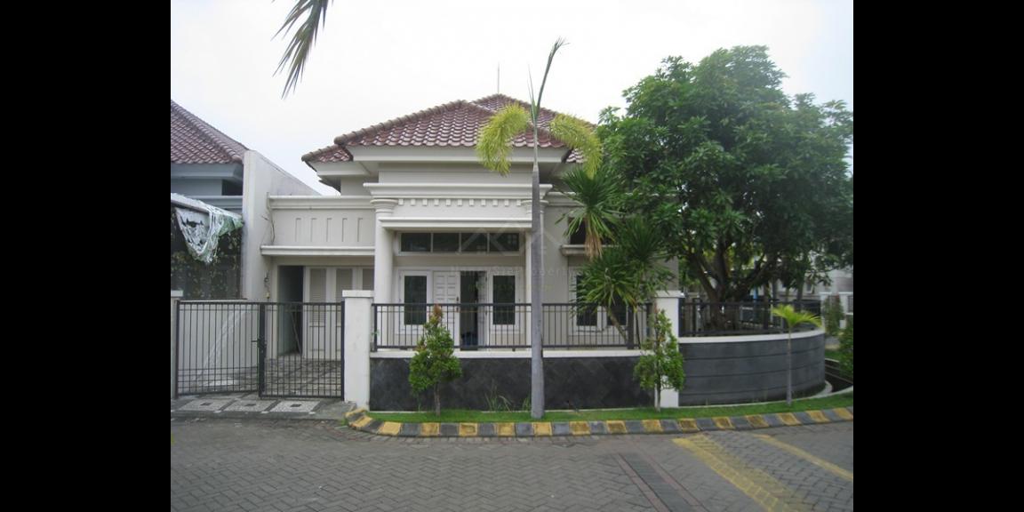 Rumah Central Park, Gunung Anyar Surabaya | Idyllic Family Home Rumah Central Park, Gunung Anyar Surabaya | Idyllic Family Home
