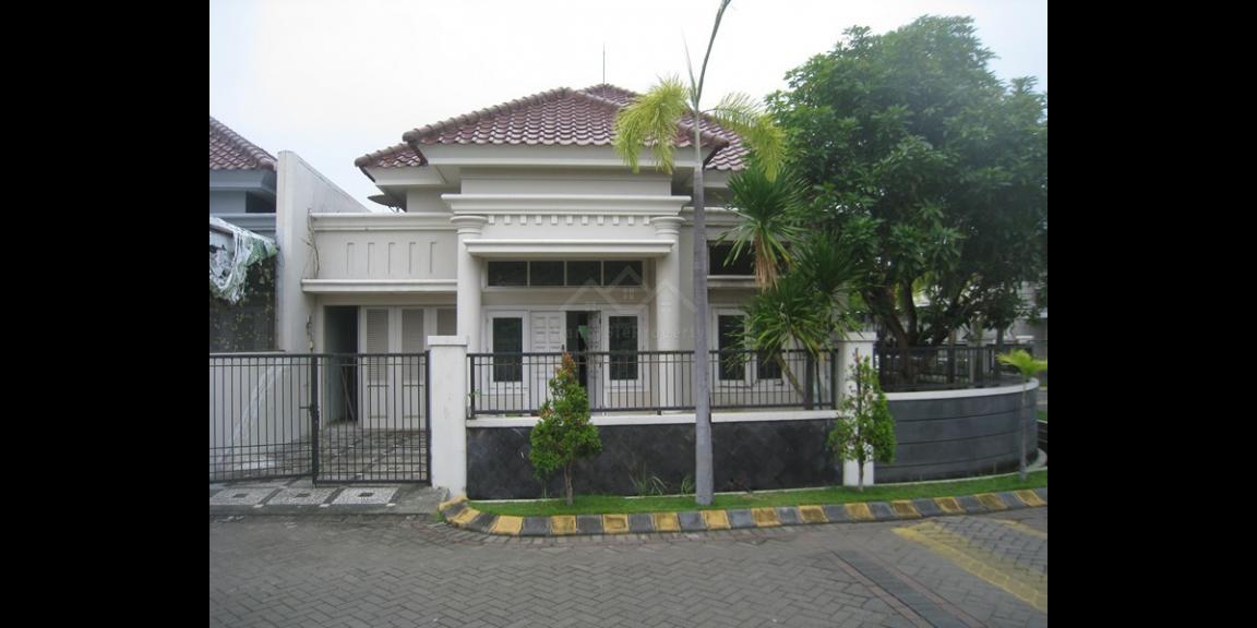 Rumah Central Park, Gunung Anyar Surabaya | Idyllic Family Home Rumah Central Park, Gunung Anyar Surabaya | Idyllic Family Home