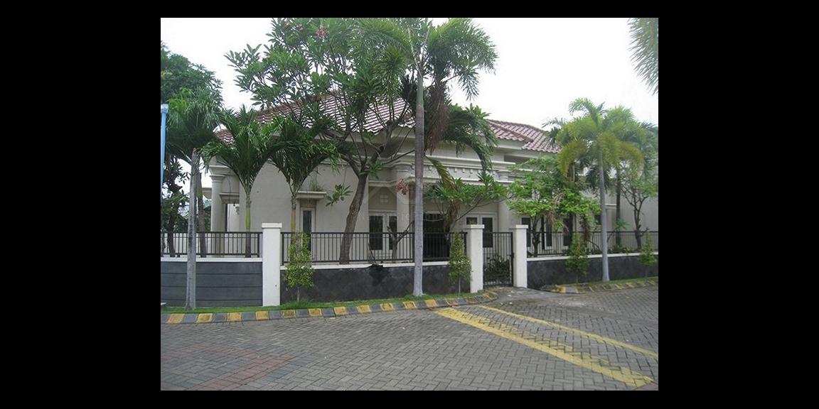 Rumah Central Park, Gunung Anyar Surabaya | Idyllic Family Home Rumah Central Park, Gunung Anyar Surabaya | Idyllic Family Home