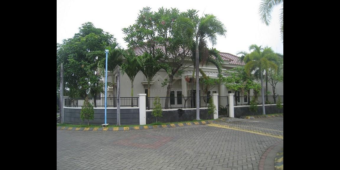 Rumah Central Park, Gunung Anyar Surabaya | Idyllic Family Home Rumah Central Park, Gunung Anyar Surabaya | Idyllic Family Home