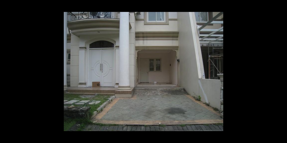 Rumah Menawan dan Siaphuni di Wisata Bukit Mas - Rome, Lidah Wetan, Surabaya. Rumah Menawan dan Siaphuni di Wisata Bukit Mas - Rome, Lidah Wetan, Surabaya.