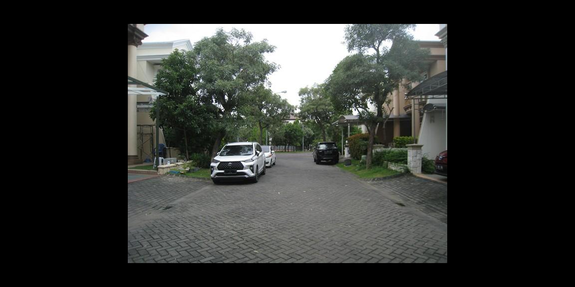 Rumah Menawan dan Siaphuni di Wisata Bukit Mas - Rome, Lidah Wetan, Surabaya. Rumah Menawan dan Siaphuni di Wisata Bukit Mas - Rome, Lidah Wetan, Surabaya.