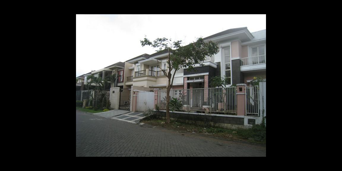 Rumah Keluarga mewah dan elegan, Puri Galaxy, Sukolilo - Surabaya. Rumah Keluarga mewah dan elegan, Puri Galaxy, Sukolilo - Surabaya.