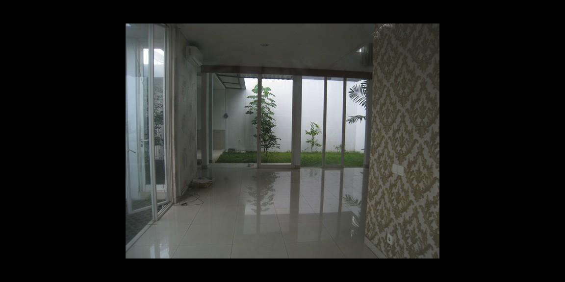 Rumah Minimalis 2 lantai, Pakuwon Indah, Surabaya Rumah Minimalis 2 lantai, Pakuwon Indah, Surabaya