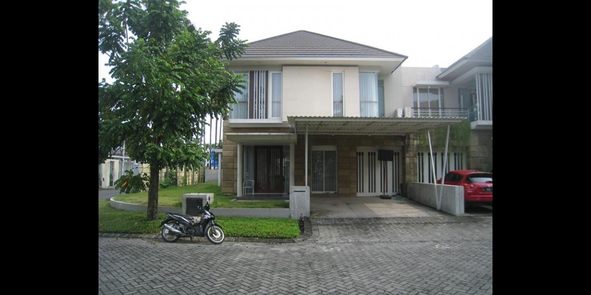 Rumah Modern Lux Royal Residence Crown Hill Surabaya. Rumah Modern Lux Royal Residence Crown Hill Surabaya.