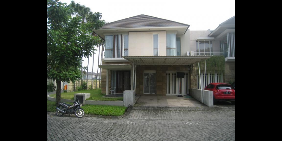 Rumah Modern Lux Royal Residence Crown Hill Surabaya. Rumah Modern Lux Royal Residence Crown Hill Surabaya.