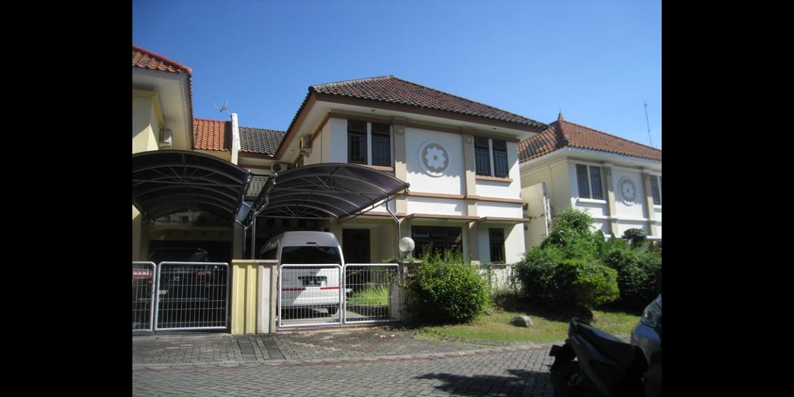 Rumah Furnished di Vila Bukit Indah, Pakuwon Indah, Surabaya Rumah Furnished di Vila Bukit Indah, Pakuwon Indah, Surabaya