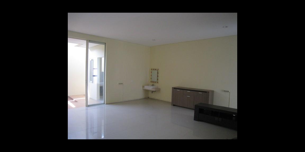 Butuh Uang Rumah SHM di Citraland Taman Puspa Raya, Surabaya Butuh Uang Rumah SHM di Citraland Taman Puspa Raya, Surabaya