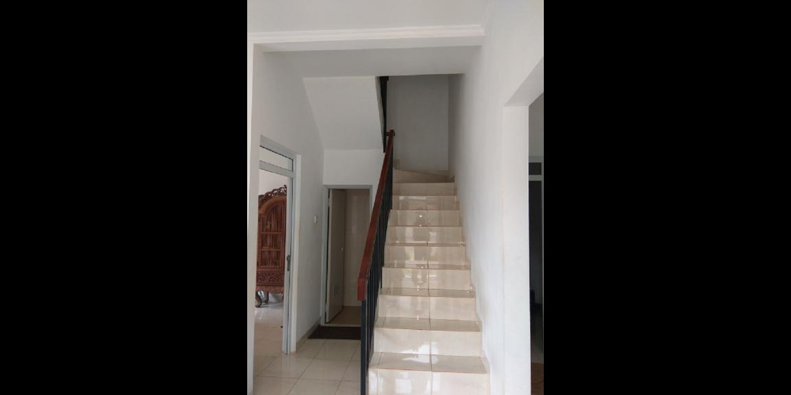 Dipasarkan Rumah 2 Lantai Siap Huni dan Strategis Dipasarkan Rumah 2 Lantai Siap Huni dan Strategis