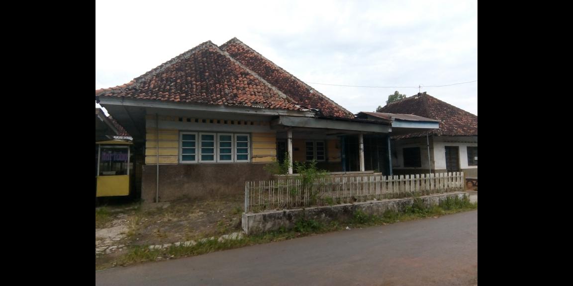 Dijual rumah dengan desain klasik Dijual rumah dengan desain klasik