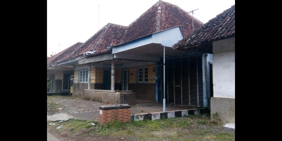 Dijual rumah dengan desain klasik Dijual rumah dengan desain klasik