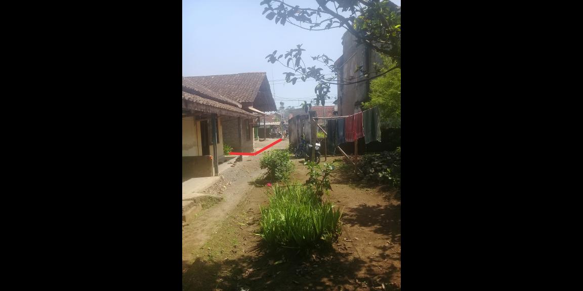 Tanah dan bangunan pinggir jalan Tanah dan bangunan pinggir jalan