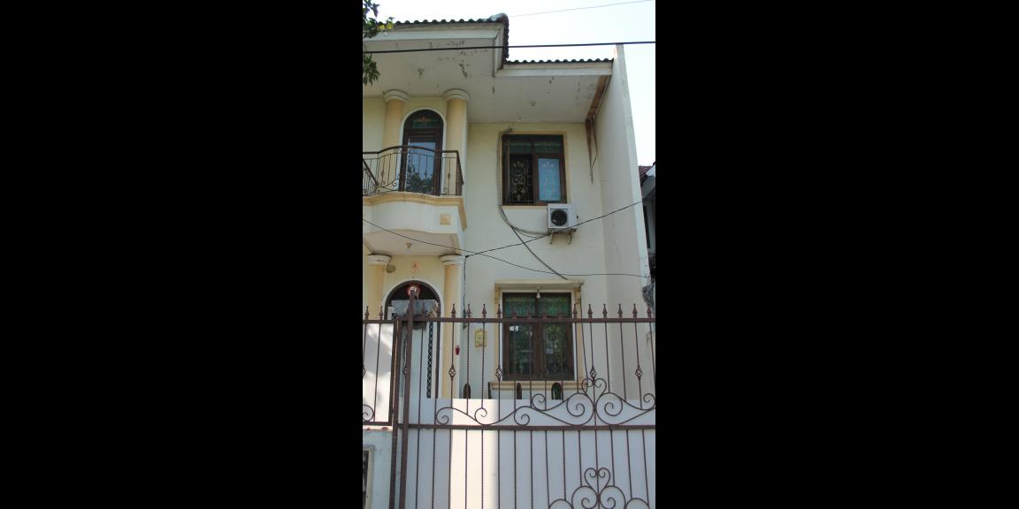 Dijual rumah BU Hoek 2 lantai tanpa perantara Dijual rumah BU Hoek 2 lantai tanpa perantara