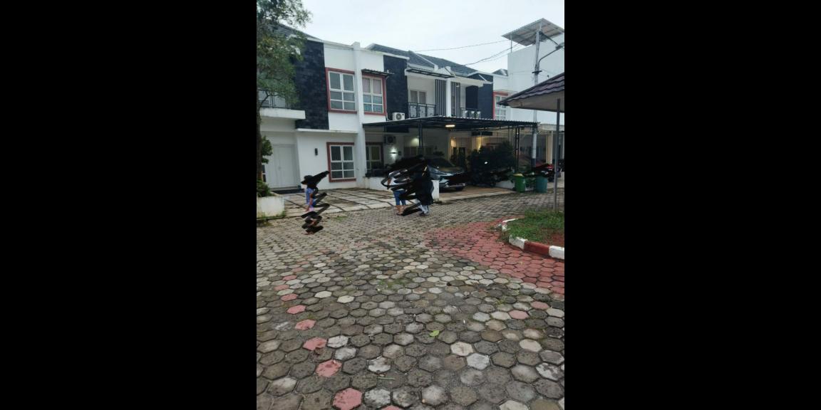 Perumahan mewah 2 lantai tanah luas Bintaro Tangerang Selatan Perumahan mewah 2 lantai tanah luas Bintaro Tangerang Selatan