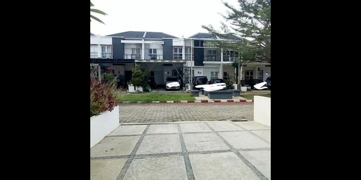 Perumahan mewah 2 lantai tanah luas Bintaro Tangerang Selatan Perumahan mewah 2 lantai tanah luas Bintaro Tangerang Selatan