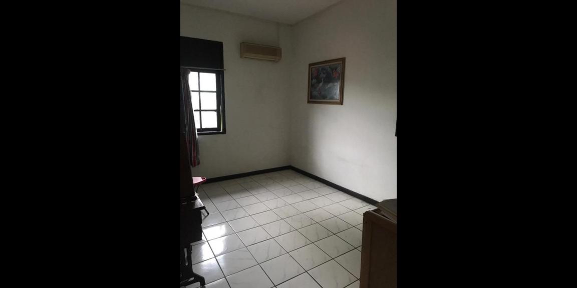 Ada kolam renangnya. Rumah second dijual di cinere, depok Ada kolam renangnya. Rumah second dijual di cinere, depok