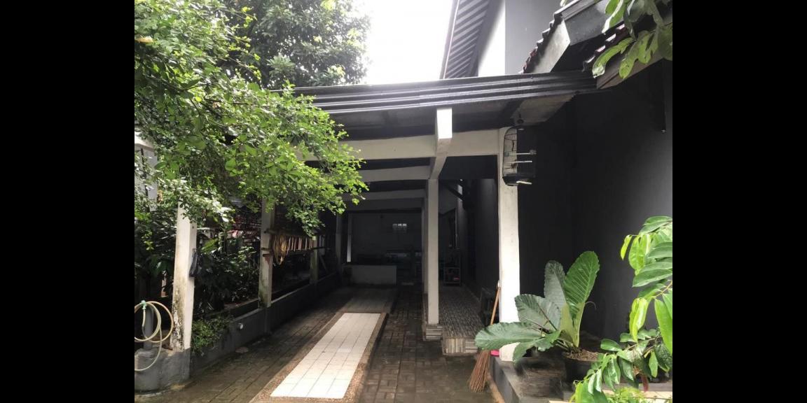 Ada kolam renangnya. Rumah second dijual di cinere, depok Ada kolam renangnya. Rumah second dijual di cinere, depok