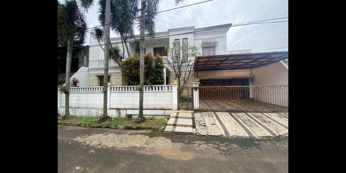 Ada kolam renangnya. Rumah second dijual di cinere, depok Ada kolam renangnya. Rumah second dijual di cinere, depok