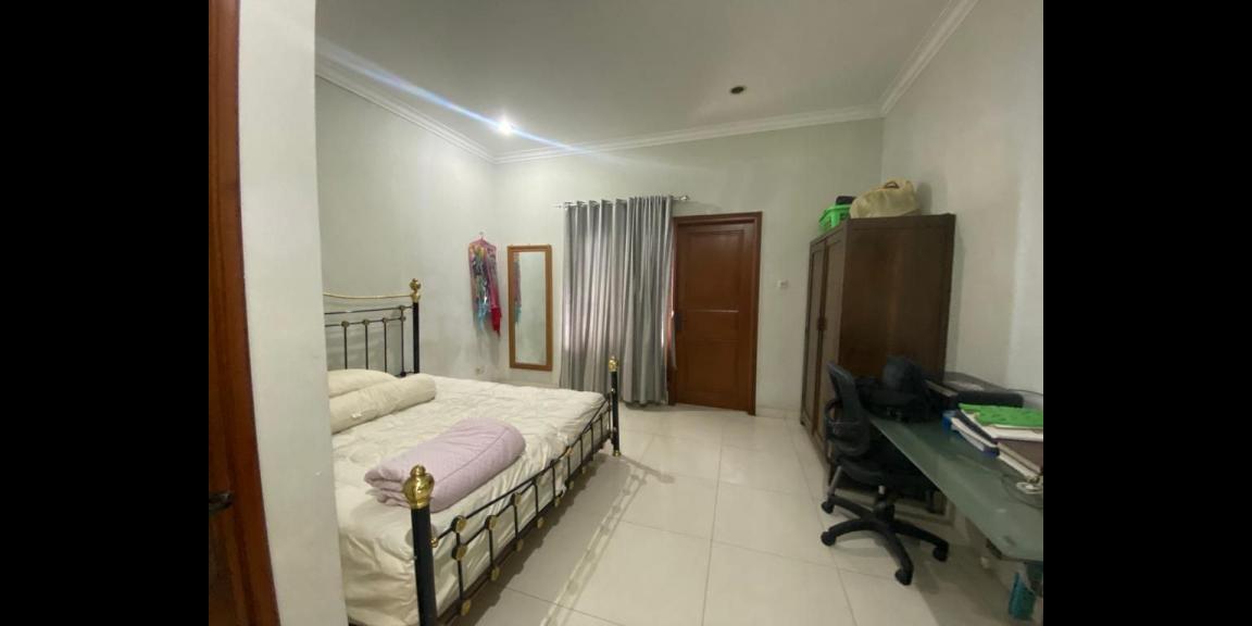 Ada kolam renangnya. Rumah second dijual di cinere, depok Ada kolam renangnya. Rumah second dijual di cinere, depok