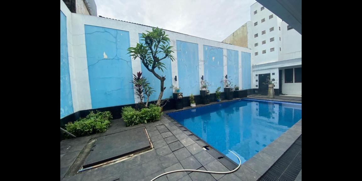 Ada kolam renangnya. Rumah second dijual di cinere, depok Ada kolam renangnya. Rumah second dijual di cinere, depok