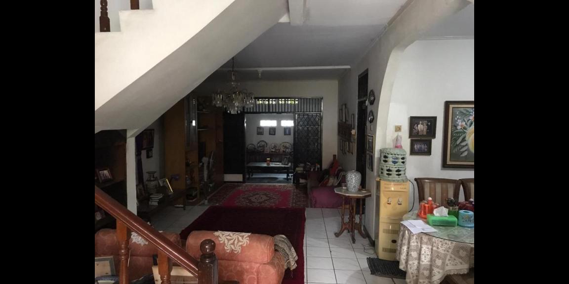 Ada kolam renangnya. Rumah second dijual di cinere, depok Ada kolam renangnya. Rumah second dijual di cinere, depok