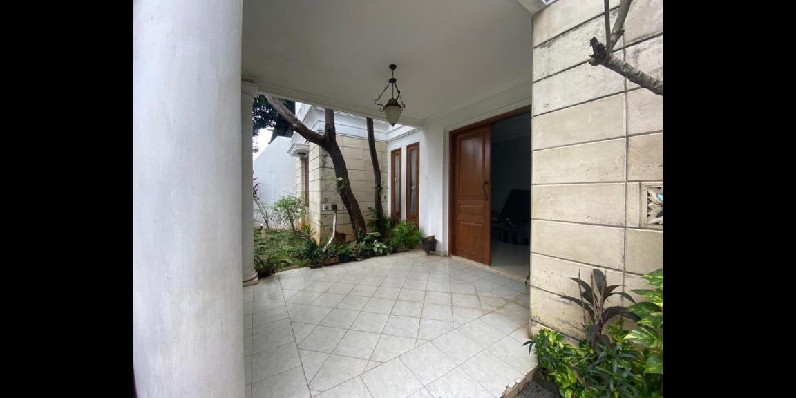 Ada kolam renangnya. Rumah second dijual di cinere, depok Ada kolam renangnya. Rumah second dijual di cinere, depok