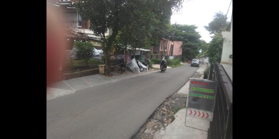 Rumah COCOK untuk usaha pinggir jalan ,lebar muka 25m KOTAK.. Rumah COCOK untuk usaha pinggir jalan ,lebar muka 25m KOTAK..