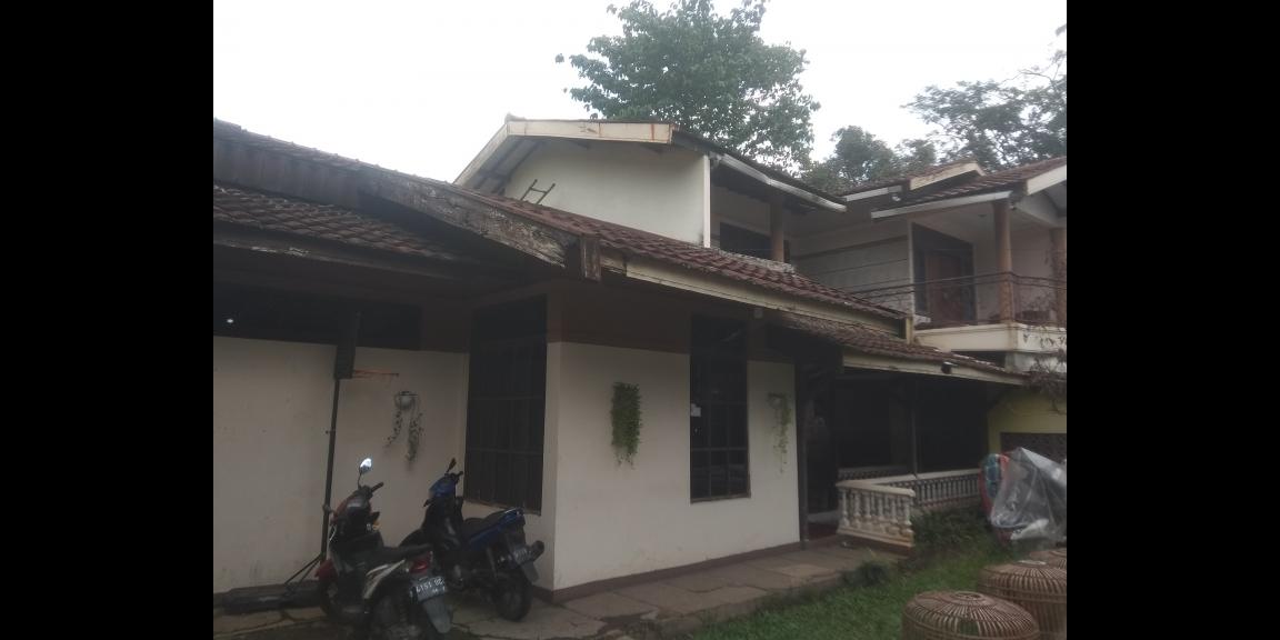 Rumah COCOK untuk usaha pinggir jalan ,lebar muka 25m KOTAK.. Rumah COCOK untuk usaha pinggir jalan ,lebar muka 25m KOTAK..