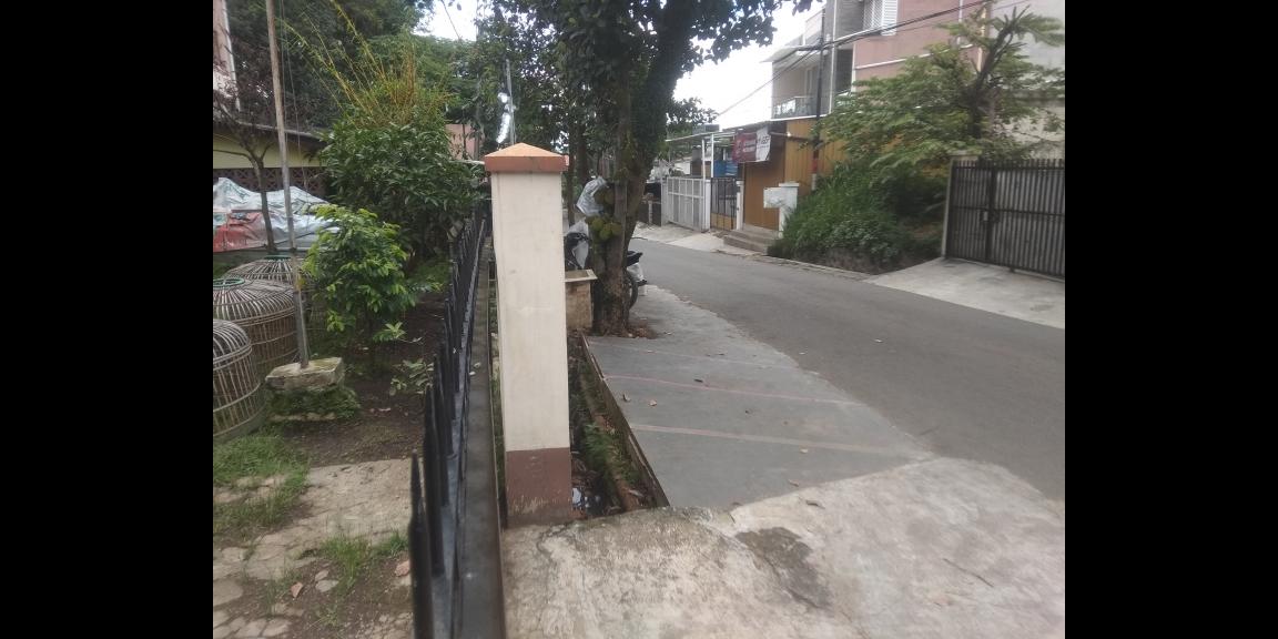 Rumah COCOK untuk usaha pinggir jalan ,lebar muka 25m KOTAK.. Rumah COCOK untuk usaha pinggir jalan ,lebar muka 25m KOTAK..