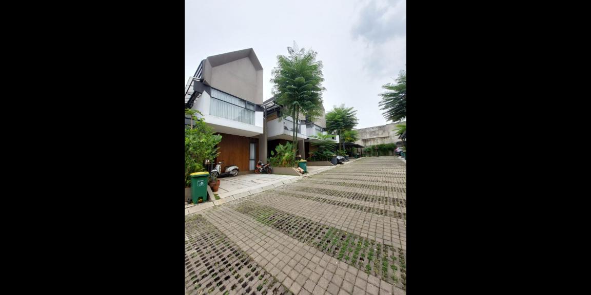 Dijual rumah 2,5lantai Cluster Bambu Apus Jakarta Timur Dijual rumah 2,5lantai Cluster Bambu Apus Jakarta Timur