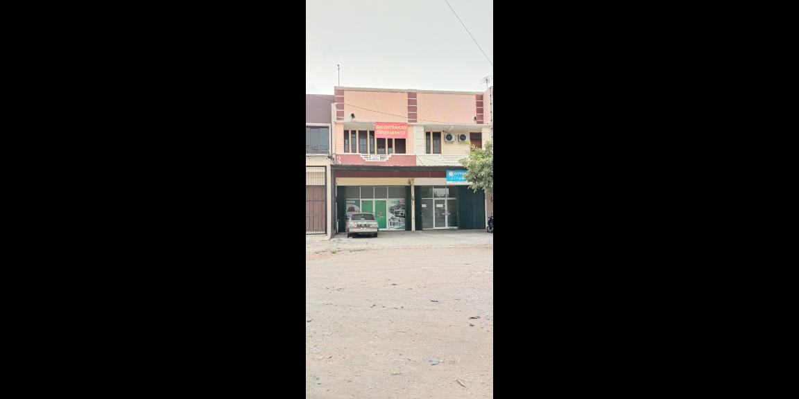 Di sewakan ruko 2 lantai Lokasi Karawang Di sewakan ruko 2 lantai Lokasi Karawang