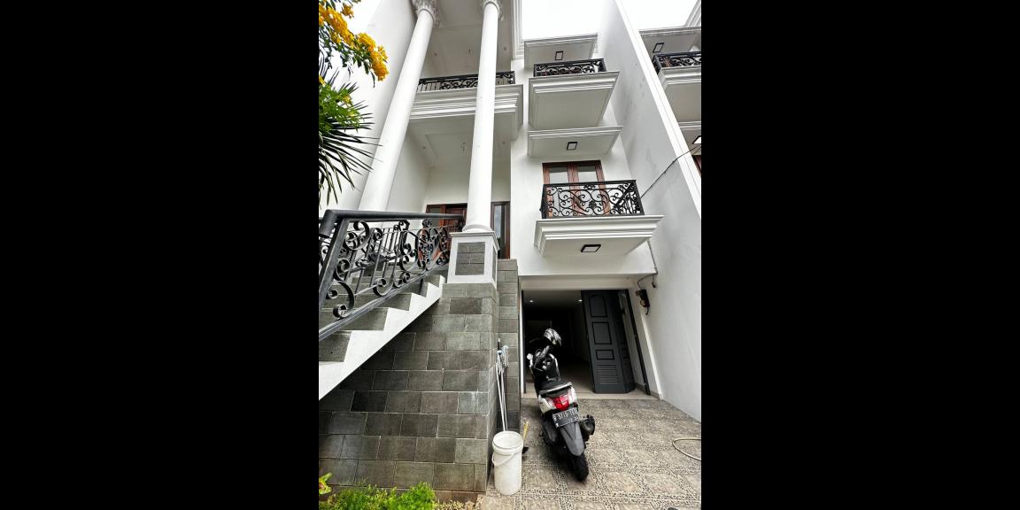 Rumah 3lantai strategis pusat bisnis Cempaka Putih Jakarta Pusat Rumah 3lantai strategis pusat bisnis Cempaka Putih Jakarta Pusat