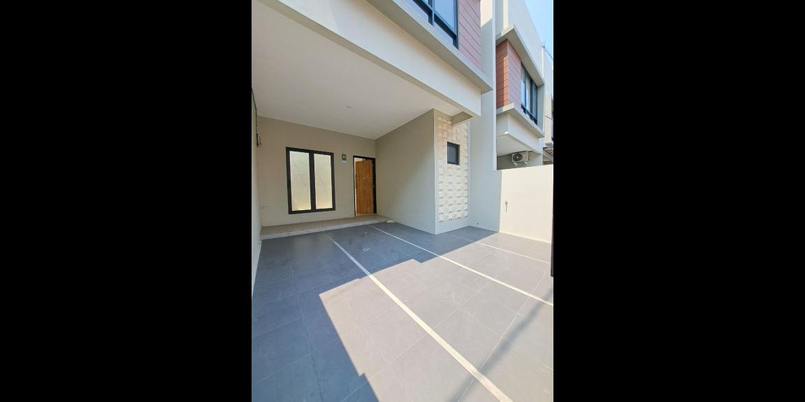 Rumah 2lantai rooftop dekat Stasiun Cawang Jakarta Timur Rumah 2lantai rooftop dekat Stasiun Cawang Jakarta Timur